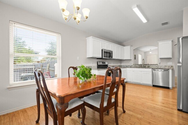 Building Photo - 1511 Nettie Dr