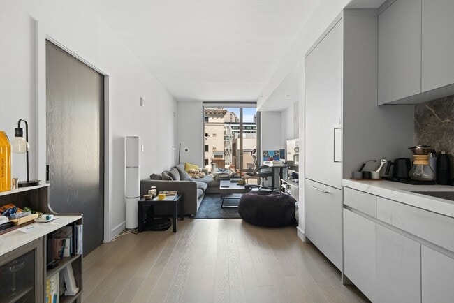 Building Photo - 55 Lagrange St