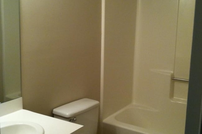 Building Photo - 2 Bedroom Duplex Townhouse off Wards Ferry Road