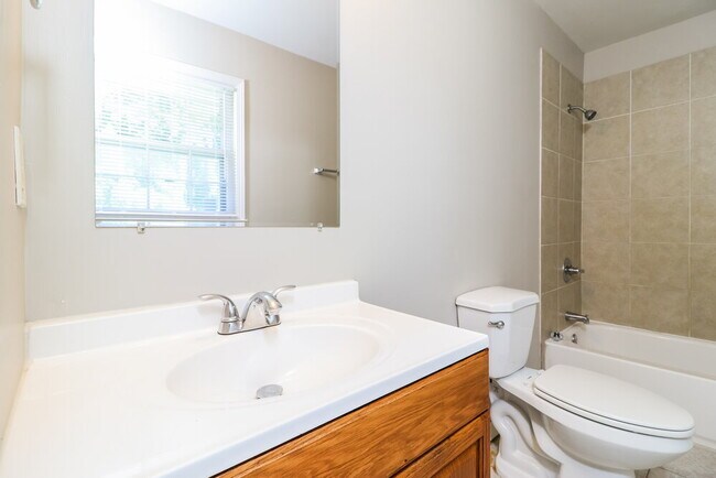 Building Photo - 5509 Joeclay Dr