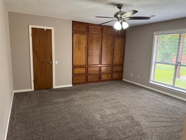 Building Photo - 3414 Wooddale Ln