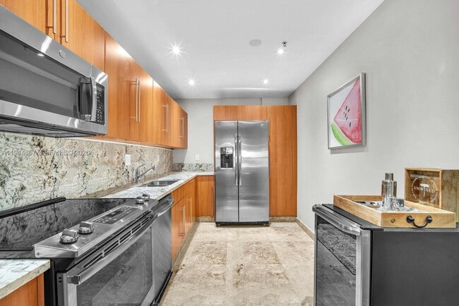 Building Photo - 3001 S Ocean Dr