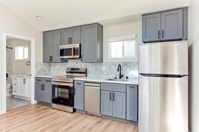 Building Photo - 630 E San Antonio Dr