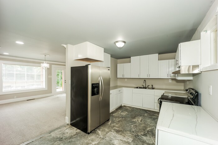 Building Photo - 766 Cascade Dr