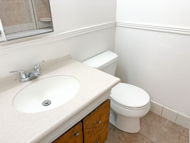 Building Photo - 4426 S Rosehaven Ct