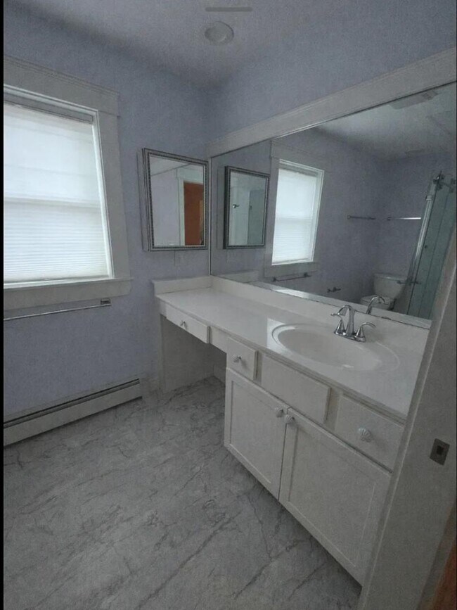 Building Photo - 21 Juniper St