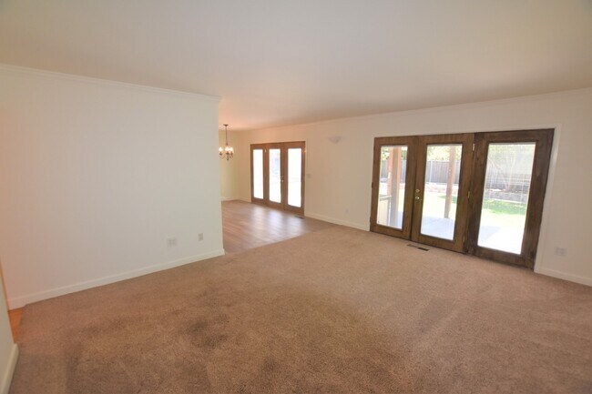 Building Photo - Beautiful 1,396 square foot home situated ...