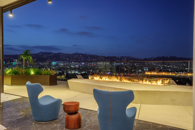 Building Photo - 6401 Wilshire Blvd