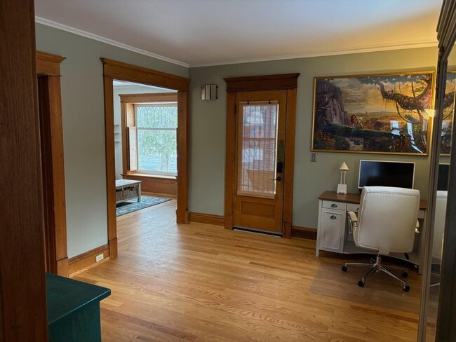 Building Photo - 433 McKinley St