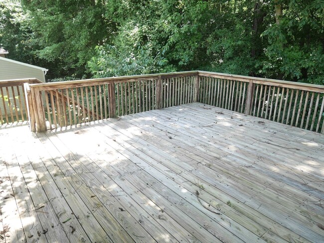 Building Photo - Spacious 3-Bedroom Single-Family Home in E...