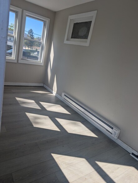 Building Photo - 500 Marion St