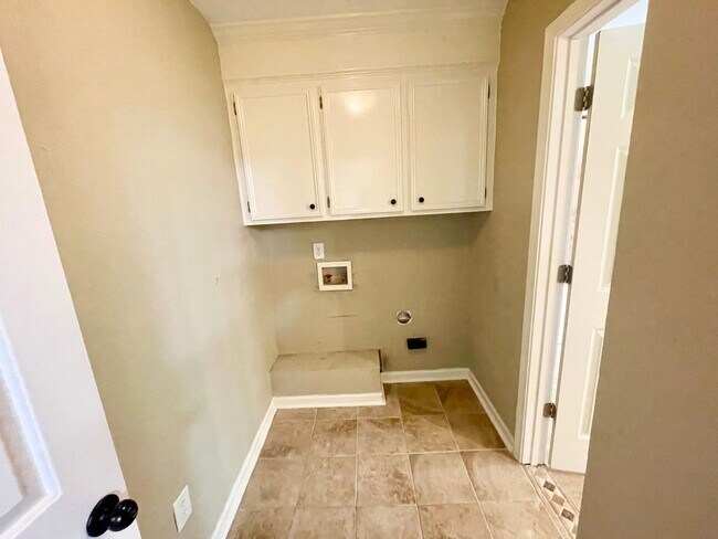 Building Photo - 503 Brookstone Dr