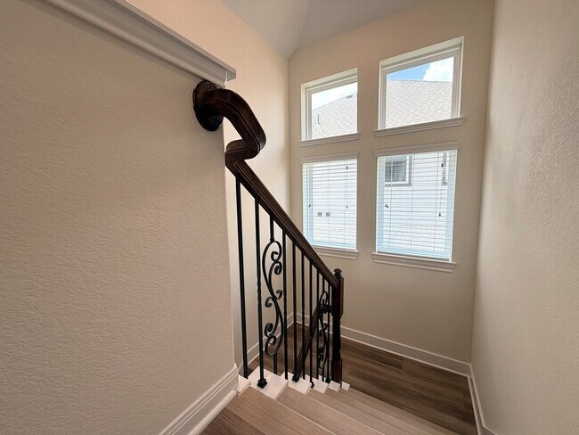 Building Photo - 26806 Skylark Blf Trl