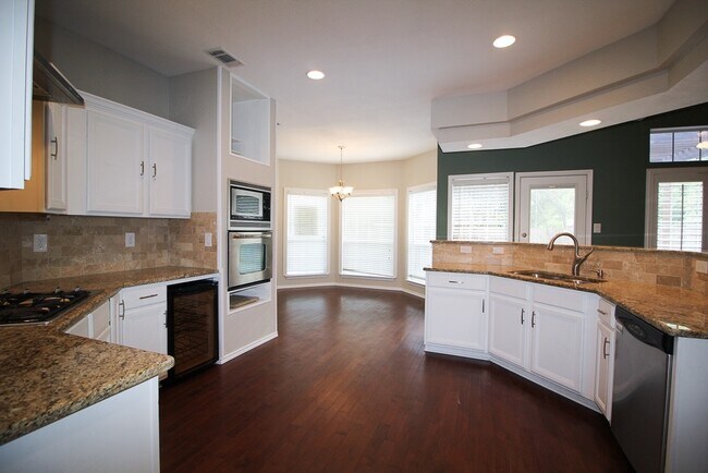 Building Photo - Beautiful home in Helotes. 3 Bedroom, 2 1/2 Bath Move In June 10th!