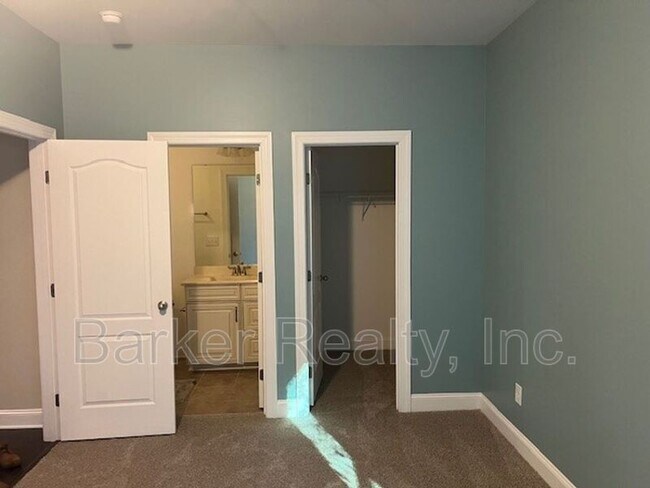 Building Photo - 324 Matilda Pl