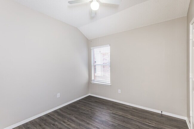 Building Photo - 705 Bridle Trail