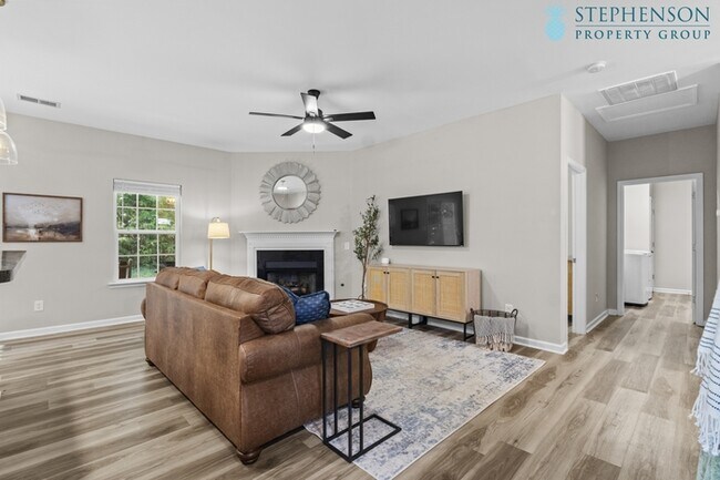 Building Photo - Furnished Rental! STR