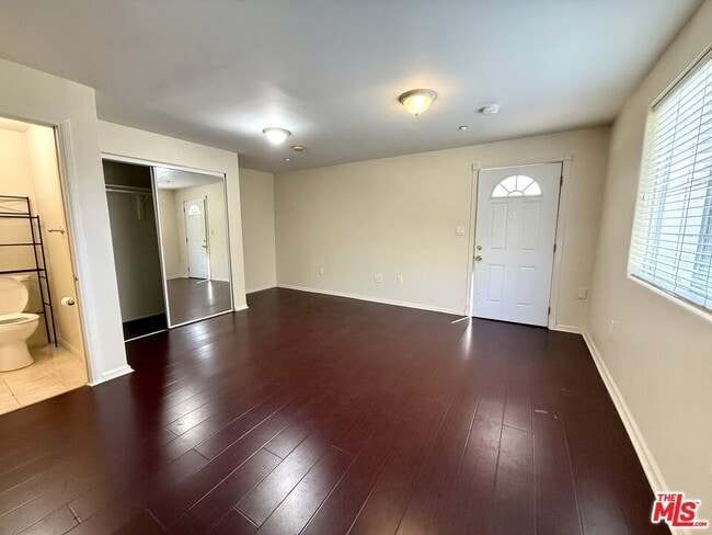 Building Photo - 364 N San Vicente Blvd