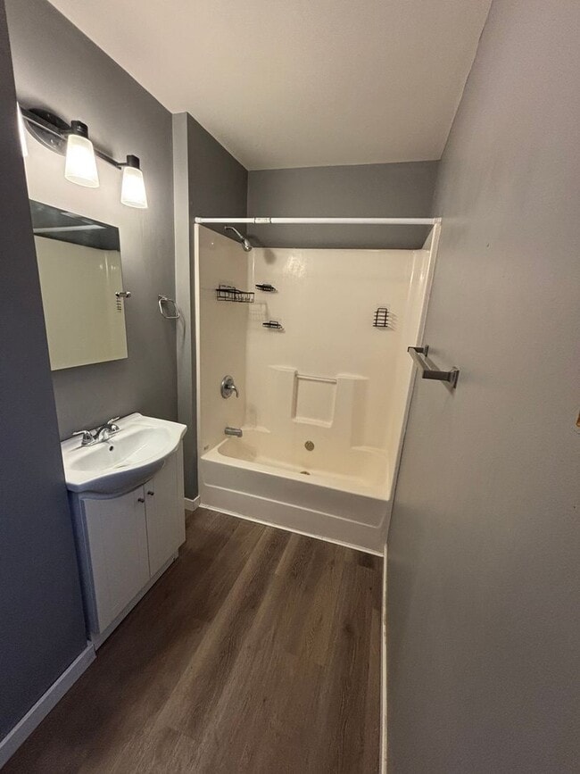 Building Photo - 810 Cameron Ave