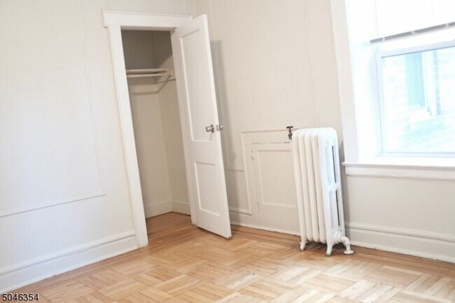 Building Photo - 11 Seymour St