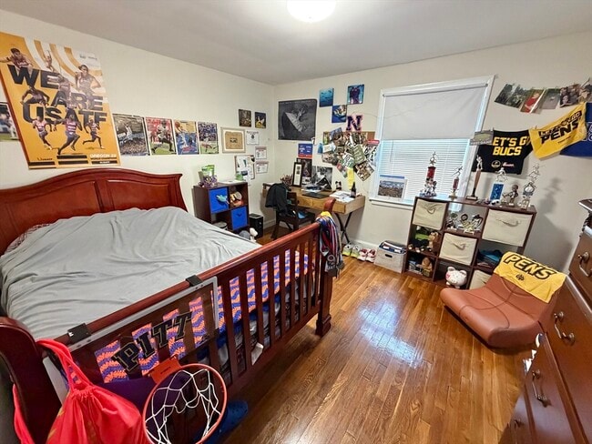 Building Photo - 176 Upland Ave