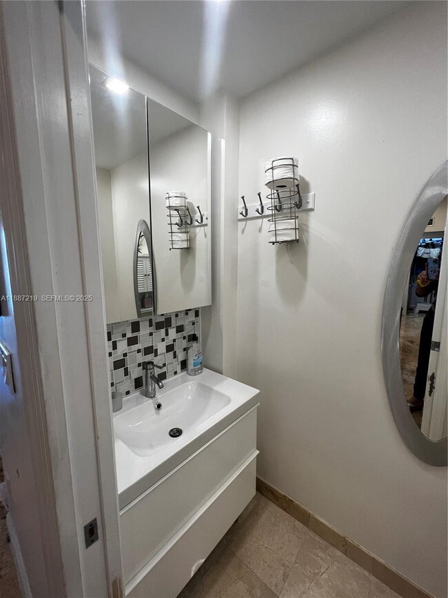 Building Photo - 6917 Collins Ave