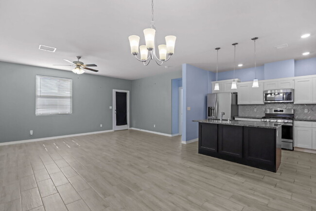 Building Photo - 4-Bed, 3.5-Bath Home in 79928