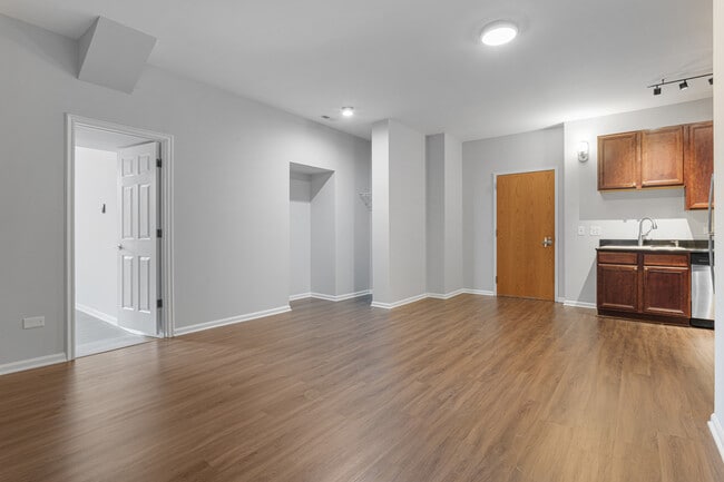 Building Photo - 2451 W Howard St