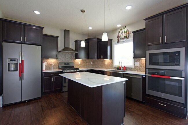 Building Photo - 5729 Meridian Way NE