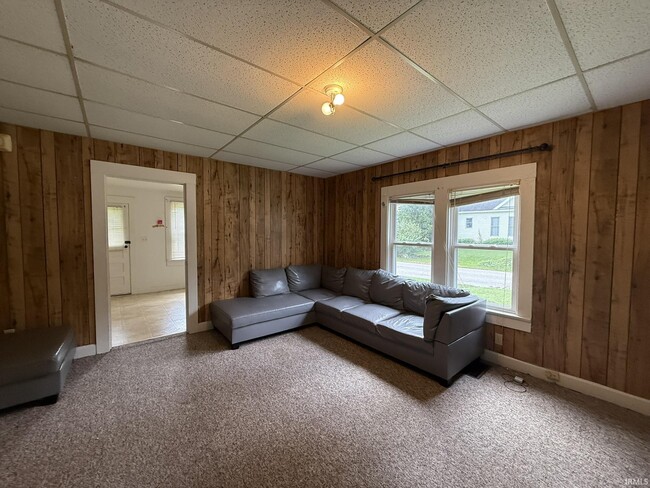 Building Photo - 1102 N Woodburn Ave