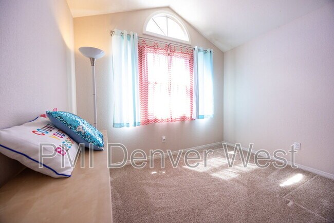 Building Photo - 16821 E Hialeah Ave