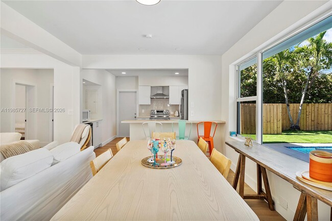 Building Photo - 10801 Peachtree Dr