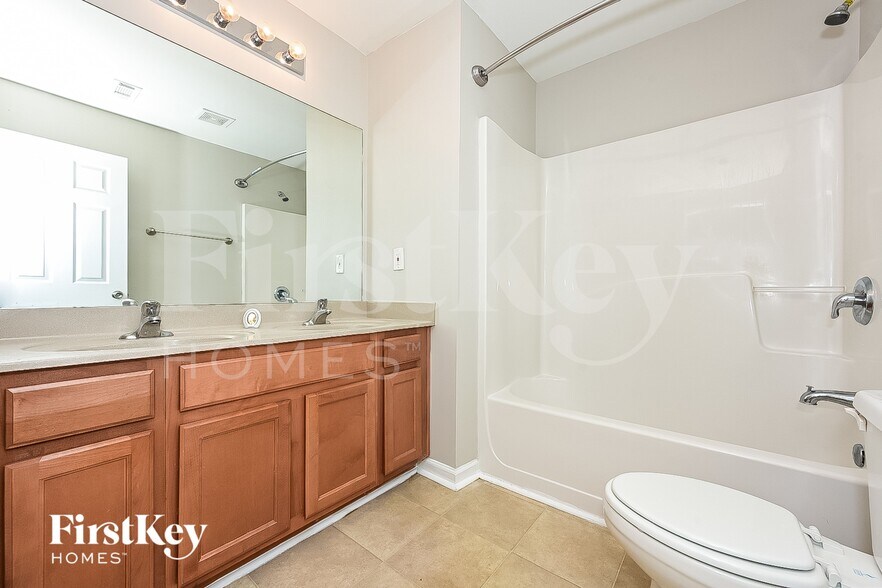 Building Photo - 3383 Estes Dr