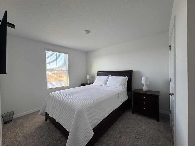 Building Photo - 706 Longboat Dr