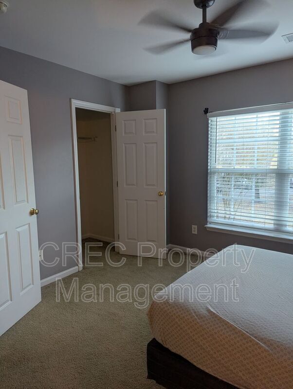 Building Photo - 202 Twin Tree Dr