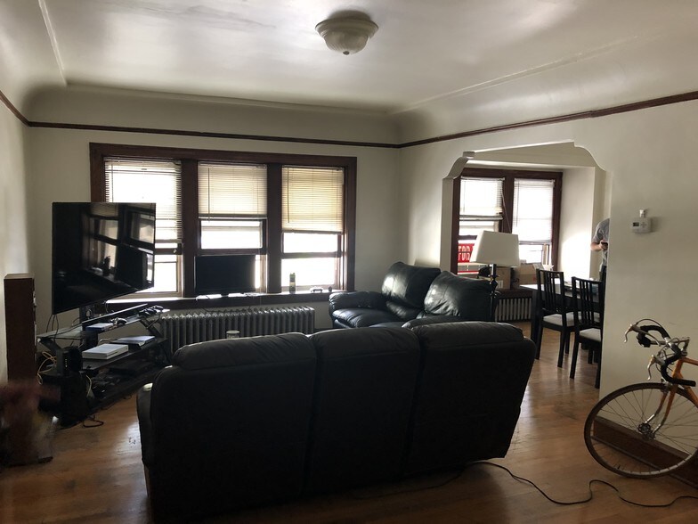 Primary Photo - 1203 E Brady St
