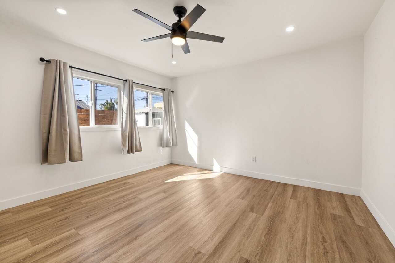 Building Photo - 715 Sunset Ave