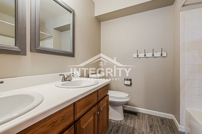 Building Photo - 11536 Briarwood Ln