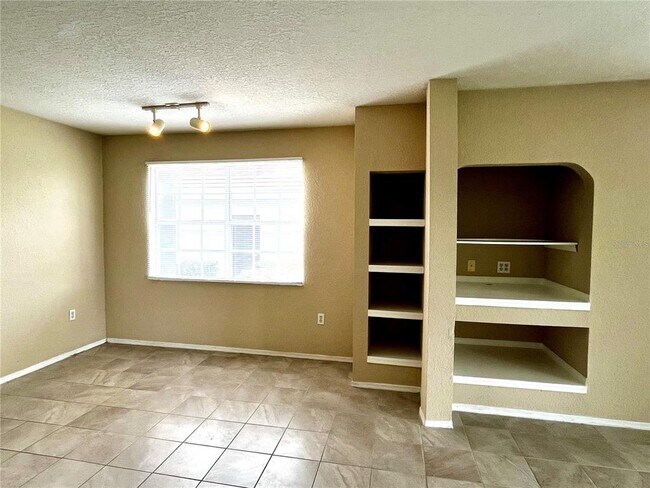 Building Photo - 14037 Fairway Island Dr