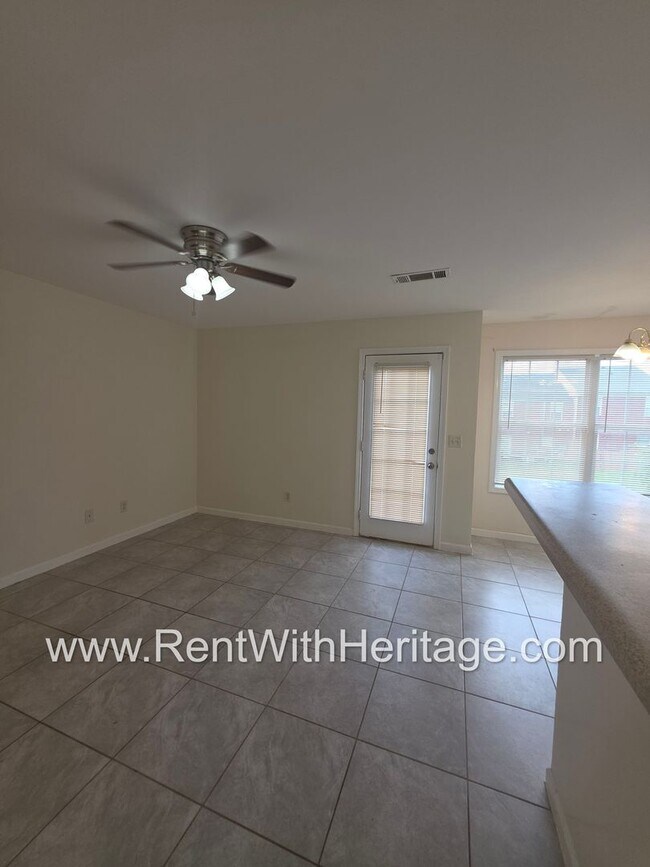 Building Photo - Fantastic 4bd/2.5ba Townhome/ Swim Tennis/ Great Location