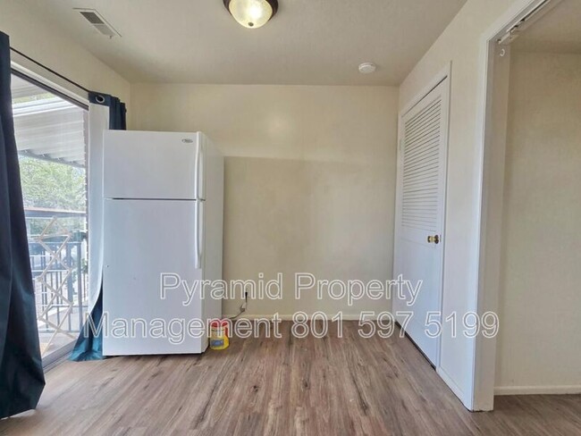 Building Photo - 5571 S 2800 W