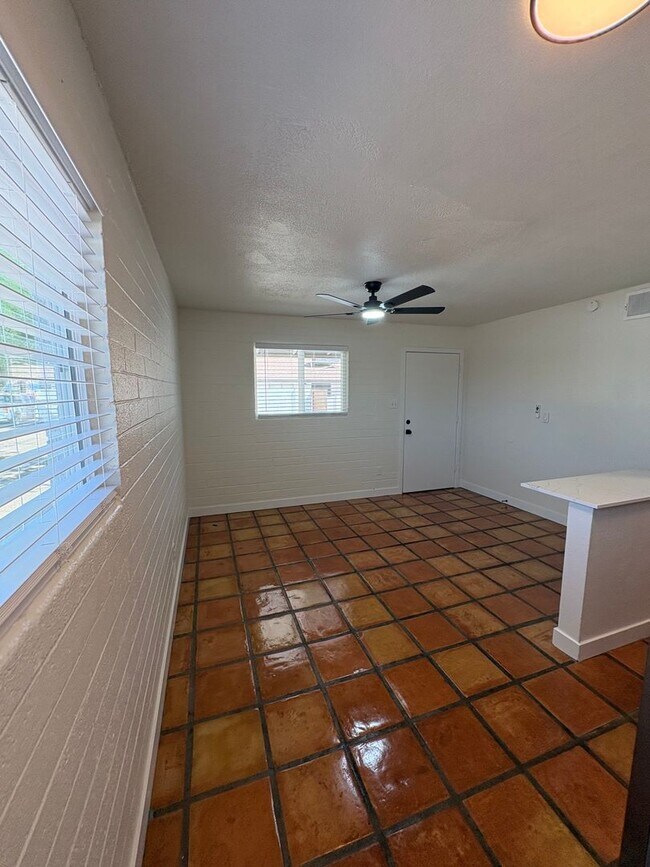 Building Photo - 817 S Melody Ln