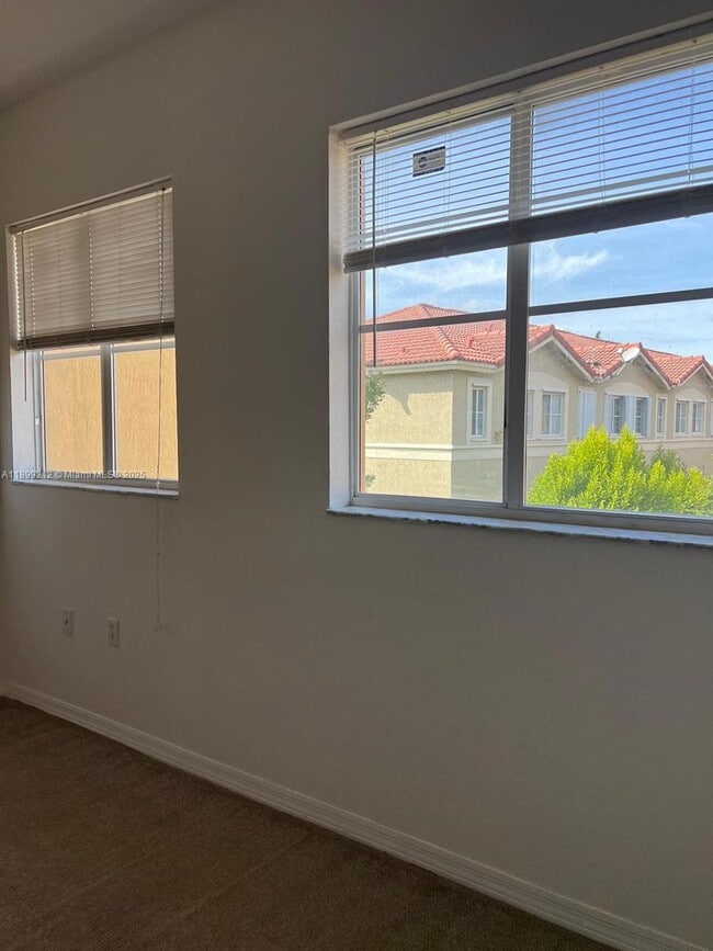 Building Photo - 10777 NW 84th Ln