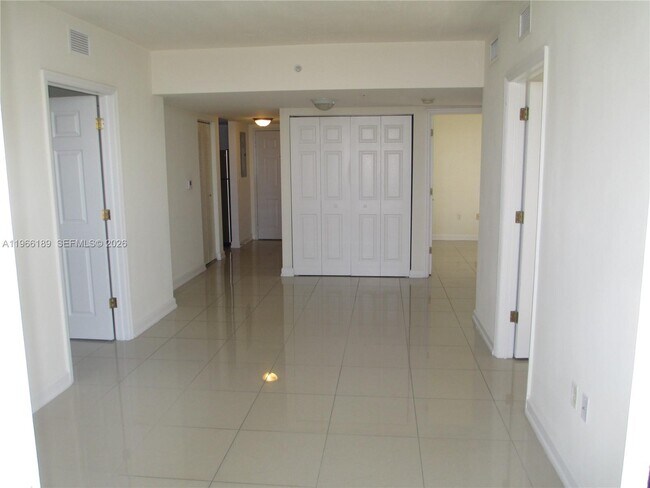 Building Photo - 420 SW 12th Ave