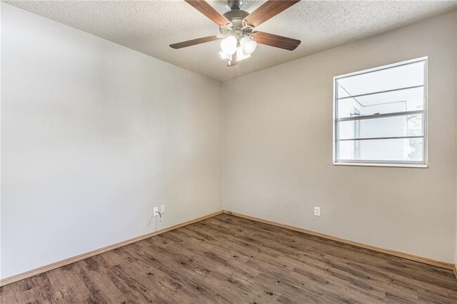 Building Photo - 12 Shirley Ln