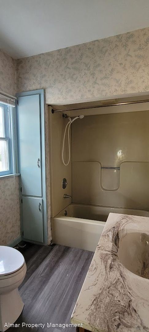 Building Photo - 3 br, 1 bath House - 9108 Township Road K