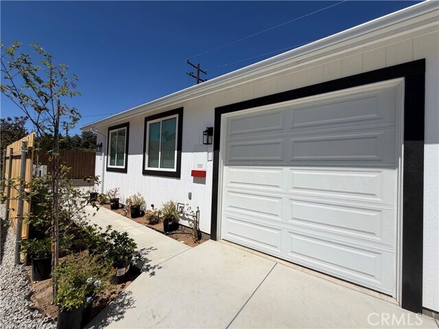 Building Photo - 23560 Vista Way
