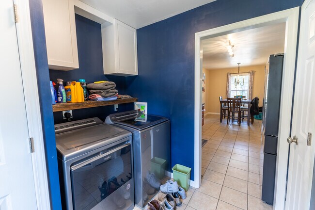 Building Photo - 314 N 2nd St