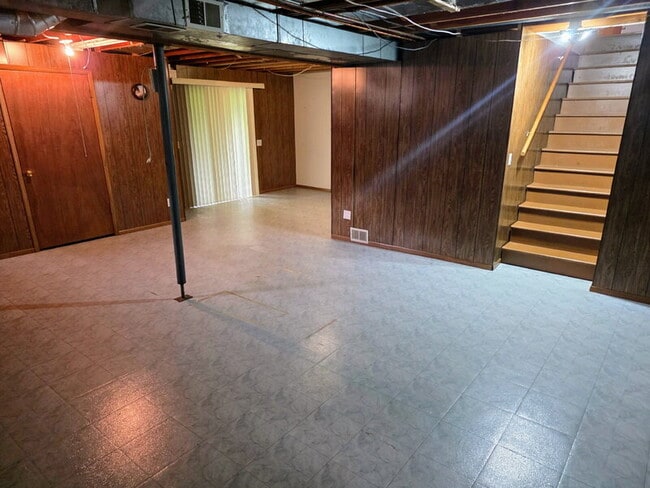 Building Photo - 5310 Brookview Dr