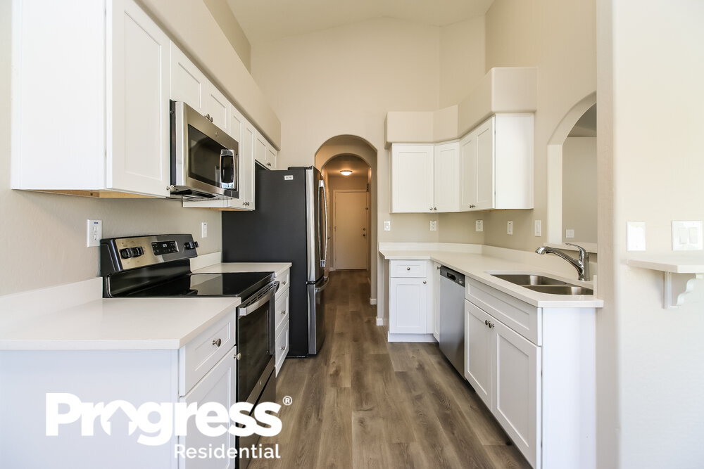 Building Photo - 341 N Fresno St